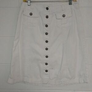 ROZ & ALI BUTTON FRONT, KNEE LENGTH, STRETCH DENIM SKIRT